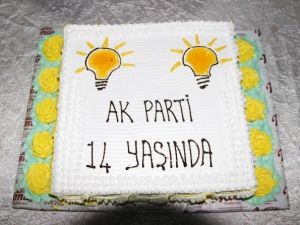 Taşköprü’de Ak Parti’nin 14. Yıldönümü, Pasta Kesilerek Kutlandı