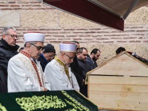 Depremde Hayatını Kaybeden Hatay İ̇şkur İ̇l Müdürü Toprağa Verildi