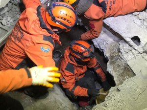 Kahramanmaraş’ta 99 Saat Sonra Bir Genç Kız Enkaz Altından Kurtarıldı