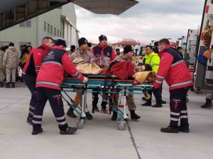 Deprem Bölgesinden 53 Yaralı Daha İ̇stanbul’a Getirildi