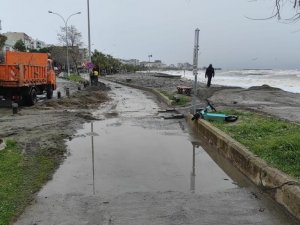 Karadeniz’in Dev Dalgalarının Dövdüğü Sahil Temizlendi