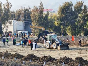 Depremde Hayatını Kaybedenler Toplu Mezarlıkta Son Yolculuğuna Uğurlanıyor