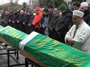 Hatay’da Depremde Ölen Aynı Aileden 5 Kişi Yalova’da Toprağa Verildi