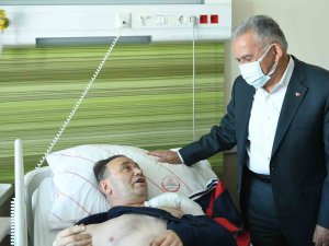 Başkan Büyükkılıç Depremzedeleri Hastanede Ziyaret Etti