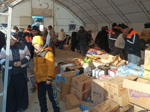 Sungurlu Yardım Ekipleri Deprem Bölgesinde Yaraları Sarıyor