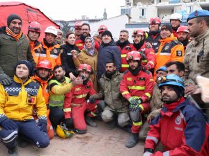 İ̇spanyol Ekip 106 Saat Sonra 2 Çocuğu, 108 Saat Sonra Çocukların Annesini Kurtardı