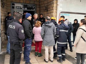 Aksaray’da Depremden Etkilenen Ağır Hasarlı 5 Katlı Bina Tahliye Edildi