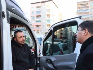 Başkan Özcan Depremzede Vatandaşlarla Kucaklaşmaya Devam Ediyor