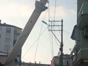Elazığ’da Hasar Alan Minare Kontrollü Bir Şekilde Yıkıldı