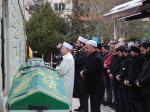 Adıyaman’da Enkaz Altında Kalan 5 Kişilik Aile Üyeleri Eskişehir’de Toprağa Verildi