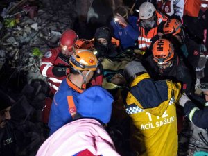 Depremin 111. Saatinde Kurtarıldı, Oğullarına Kebap Sözü Verdi