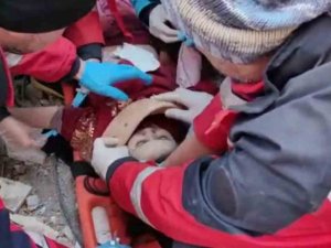 Zonguldak Umke Ekibi 109 Saat Sonra İki Küçük Çocuğu Enkazdan Kurtardı