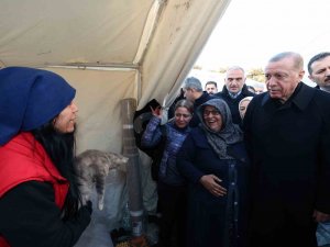 Cumhurbaşkanı Erdoğan, Malatya’da Çadır Kenti Ve Depremzedeleri Ziyaret Etti