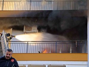 Antalya’da Apartman Sakinlerini Sokağa Döken Yangın