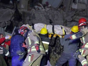 Genç Anne Enkazdan 111 Saat Sonra Kurtarıldı, 7 Aylık Bebeği Hayatını Kaybetti