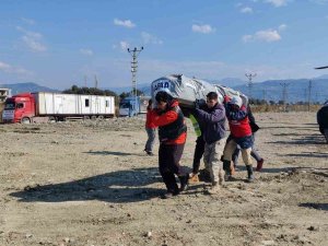 Kızılay Gönüllüleri Milletin Yanında