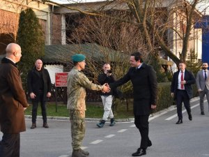 Kosova Başbakanı Kurti, Kosova’daki Türk Askerine Taziye Ziyaretinde Bulundu