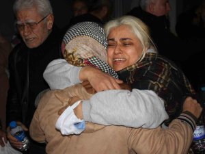 Depremden Kurtulan Ali Hizmetçi: "O Dramı Anlatmaya Kelimeler Yetersiz Kalıyor"