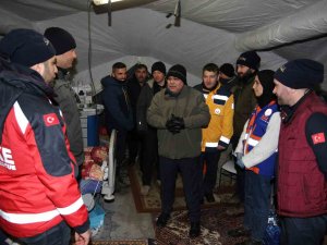 Yorgan Yüklüğüne Sığınarak Hayatta Kaldı, 105 Saat Sonra Kurtarıldı