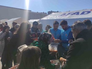 Diyanet İ̇şleri Başkanı Erbaş: “Deprem Bölgesinde İbadet Ruhuyla Çalışan 15 Bin Hocamıza Kolaylık Diliyorum”