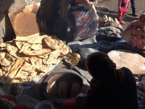 Ercişli Kadınlar Depremzedeler İçin Kolları Sıvadı