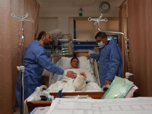 Denizli’ye Getirilen Depremzedelerin Tedavileri Sürüyor