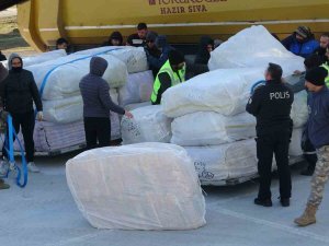 Uşak’tan Deprem Bölgesine Uçakla Battaniye Gönderildi