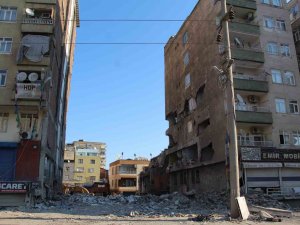 Diyarbakır’da Dündar Apartmanı’nın Enkazında Çalışmalar Tamamlandı