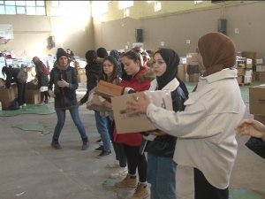 Tatile Rağmen Okulları Terk Etmeyip Depremzedeler İçin Seferber Oldular