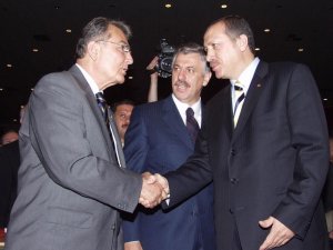 Deniz Baykal Hayatını Kaybetti