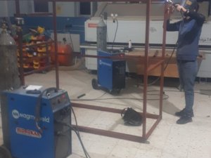 Güroymak’ta Depremzedeler İçin Mobil Tuvaletler Üretiliyor