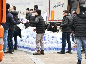 Kamyonlar Dolusu Su Deprem Bölgesine Gidecek