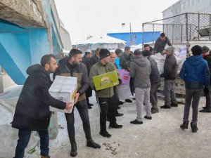 Başkale’de Deprem Bölgeleri İçin Yardım Seferberliği Devam Ediyor