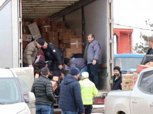 Emniyet Müdürlüğü Ekipleri 1 Tır Yardım Malzemesi Yolladı
