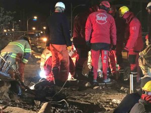 Bingöl Sar Ekipleri, 7 Kişiyi Enkazdan Sağ Çıkardı