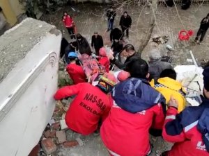 Nas-sar Ekibi 5 Günde 40 Kişiyi Enkazdan Çıkardı