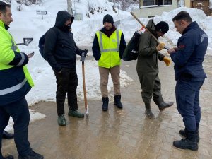 Üç Gündür Yaylada Mahsur Kalan 6 Kişi Kurtarıldı
