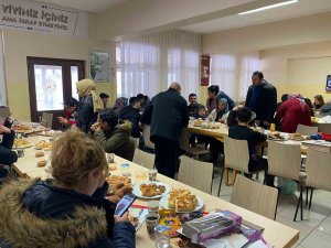 Gençlik Merkezi Personeli Depremzede Çocuklarla Vakit Geçiriyor