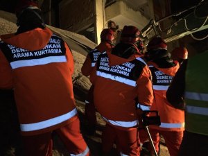 Di̇sak Timine Ait Sismik-akustik Dinleme Cihazıyla Enkaz Altından Bir Kişi Kurtarıldı