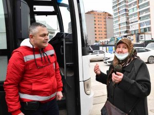 Depremde 4 Yakınını Kaybeden Vatandaş, Destek Ekibini Dualarla Uğurladı