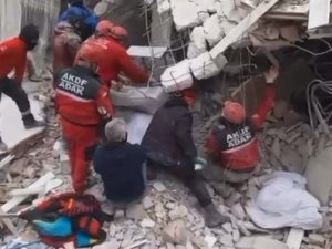 Kurtarma Ekibinin Enkaz Altında Kaldığı Anlar Kameraya Yansıdı