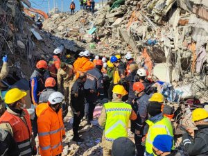 128’inci Saatte Çifte Sevinç, Baba İle Bebeği Sağ Kurtarıldı