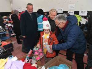 Başkan Büyükkılıç, Depremzedeleri Kaldıkları Yurtta Ziyaret Etti