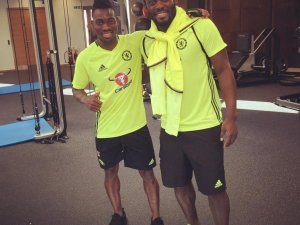 Essien’den, Atsu Mesajı: "Hayatta Olduğunu Umuyor Ve Dua Ediyorum"
