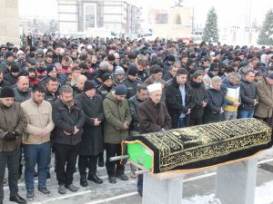 Depremde Hayatını Kaybeden Genç Kadın Karaman’da Son Yolculuğuna Uğurlandı
