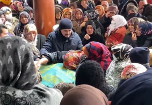 Depremde Göçük Altında Kalan Kadın Rize'de Son Yolculuğuna Uğurlandı
