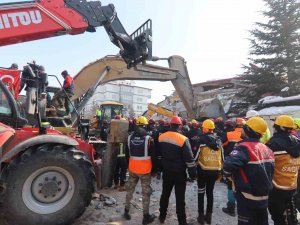 121. Saatte Depremin Kalbinde Tüm Ekipler, Ülkü’yü Çıkarmak İçin Seferber