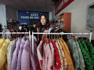 Antalya Büyükşehir Belediyesi Depremzedeler İçin Doğu Garajı Giyim Bankası Açtı