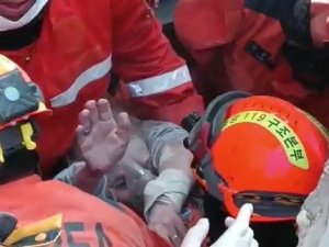 Ümit Teyze Umudunu Kaybetmedi, 130 Saat Sonra Sağ Olarak Kurtarıldı