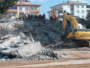 Ayşe-mehmet Polat Sitesi’nde Arama Kurtarma Çalışmaları 131 Saattir Sürüyor